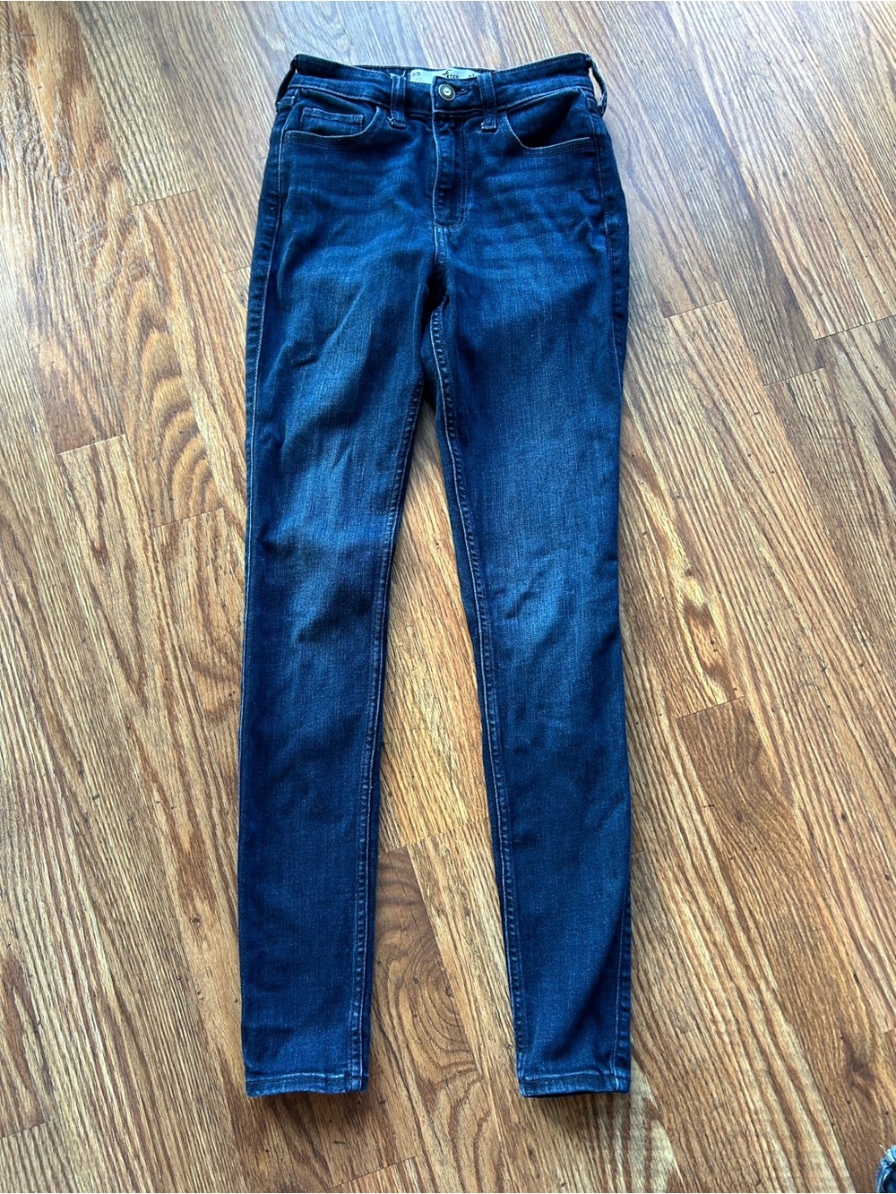Hollister Women’s Curvy High-Rise Super Skinny